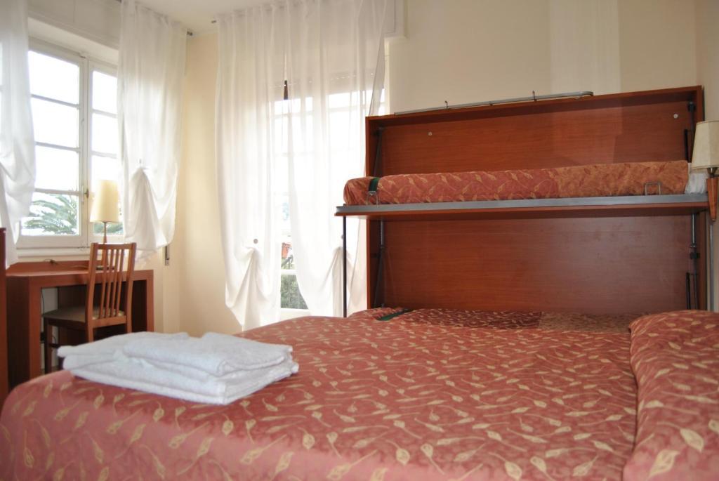 Hotel Mimosa 스포토르노 객실 사진